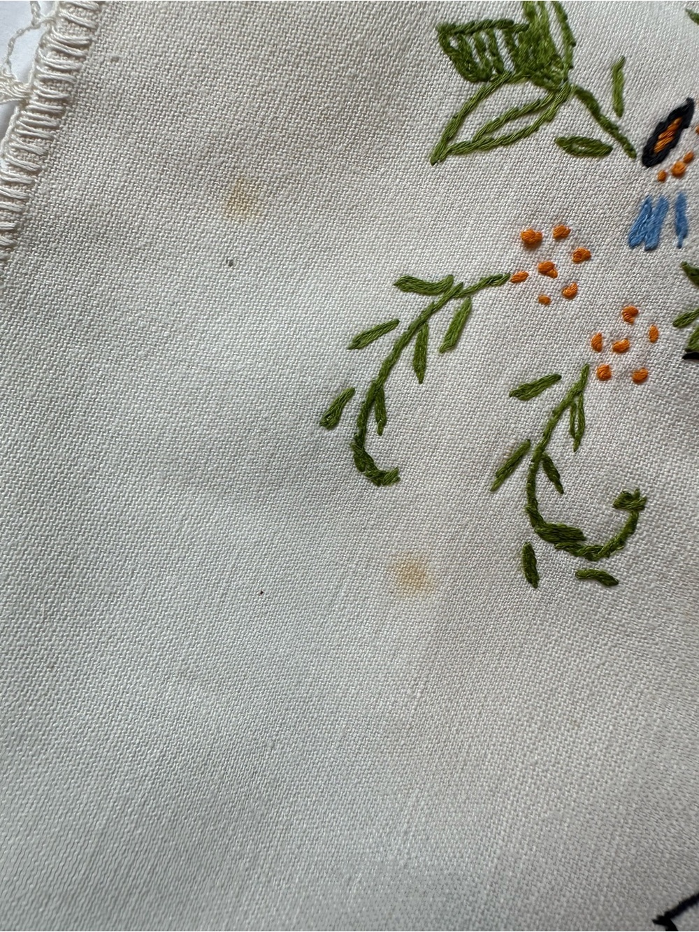 Vintage Handmade Embroidered Table/Dresser Runner Floral Crochet Edges 39.5"x13" - Picture 5 of 8